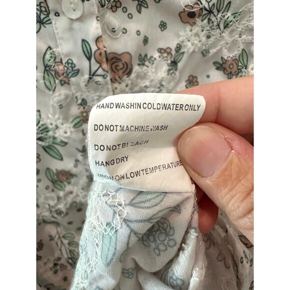 SOLITAIRE | White Floral Eyelet Embroidered Puff Sleeve Peasant Blouse | Small - Picture 7 of 7